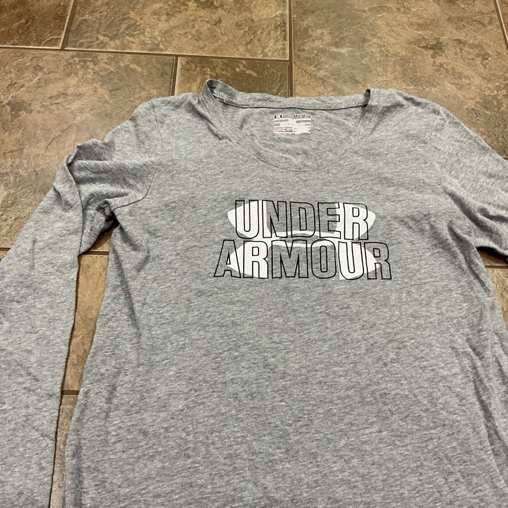 🥵 Under Armour Women's Gray Long Sleeve Tee - Picture 2 of 4